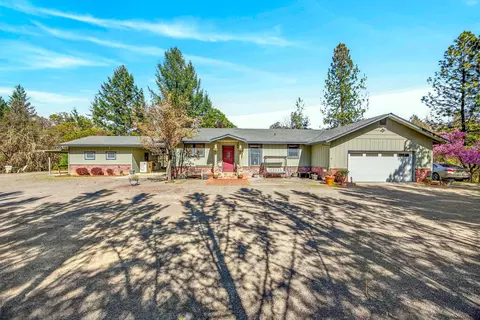 2542 Thomas Ter, Grants Pass, OR 97527