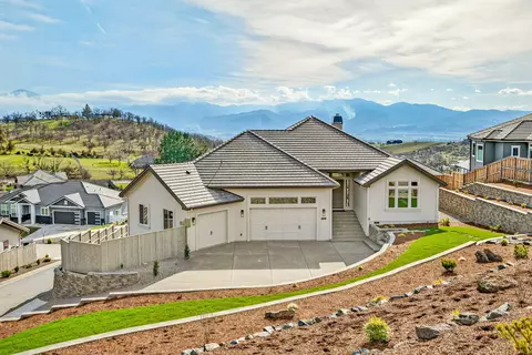 5626 Autumn Park Dr, Medford, OR 97504