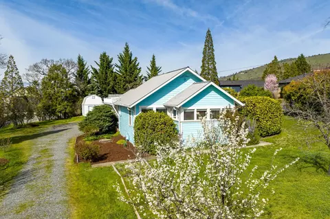 3363 Lone Pine Rd, Medford, OR 97504