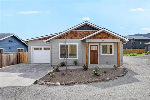 101 Gangnes Dr, Talent, OR 97540