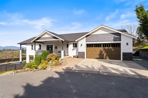 2357 Robertson Crst, Grants Pass, OR 97527