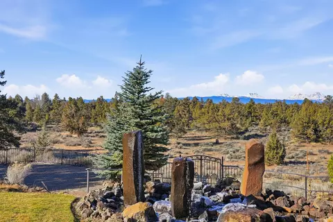 Exterior - 21450 Dale Rd, Bend, OR 97701 photo 4 of 9