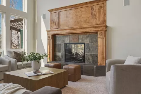 Living - 21450 Dale Rd, Bend, OR 97701 photo 2 of 8