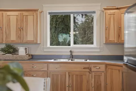 Kitchen - 21450 Dale Rd, Bend, OR 97701 photo 5 of 5