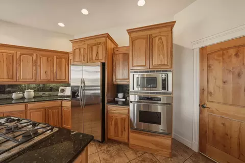 Kitchen - 21450 Dale Rd, Bend, OR 97701 photo 3 of 5