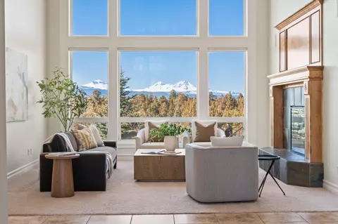 Living - 21450 Dale Rd, Bend, OR 97701 photo 1 of 8