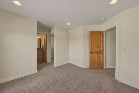 Bedroom - 21450 Dale Rd, Bend, OR 97701 photo 5 of 9