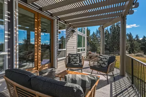 Exterior - 21450 Dale Rd, Bend, OR 97701 photo 5 of 9