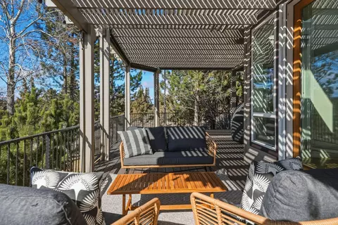 Exterior - 21450 Dale Rd, Bend, OR 97701 photo 6 of 9