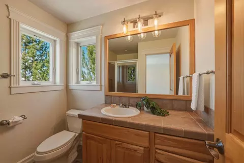 Bath - 21450 Dale Rd, Bend, OR 97701 photo 5 of 7