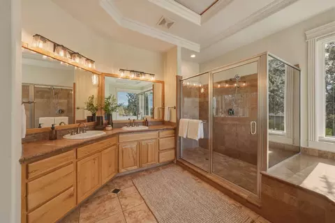 Bath - 21450 Dale Rd, Bend, OR 97701 photo 1 of 7