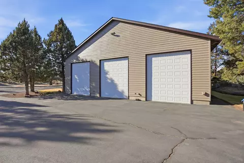 Exterior - 21450 Dale Rd, Bend, OR 97701 photo 8 of 9