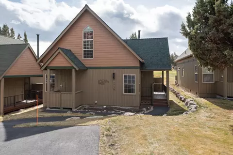 8968 Cliff Swallow Dr, Redmond, OR 97756