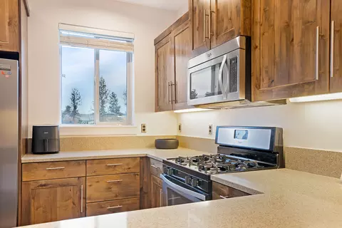 Kitchen - 612 NE Vail Ln, Bend, OR 97701 photo 4 of 4