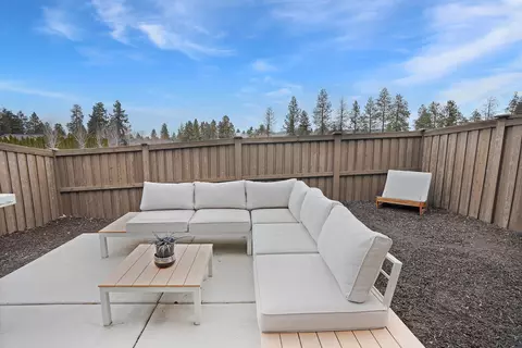 Exterior - 612 NE Vail Ln, Bend, OR 97701 photo 5 of 8