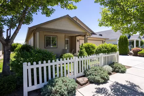 3728 SW 29th St, Redmond, OR 97756