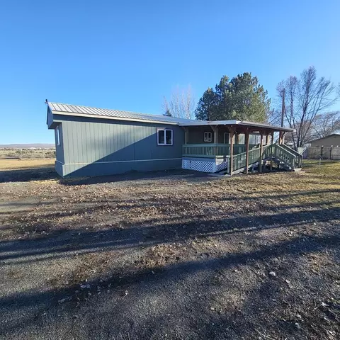 57447 Pine St, Christmas Valley, OR 97641