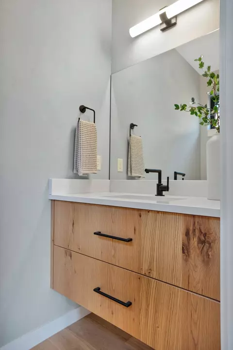 Bath - 61250 Meeks Trl, Bend, OR 97702 photo 1 of 6
