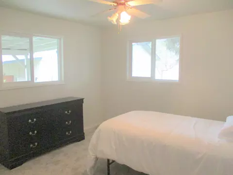 Bedroom - 414 N Baker Ave, Chiloquin, OR 97624 photo 3 of 4