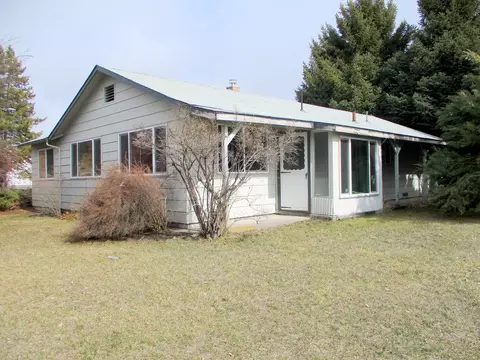 Exterior - 414 N Baker Ave, Chiloquin, OR 97624 photo 4 of 11