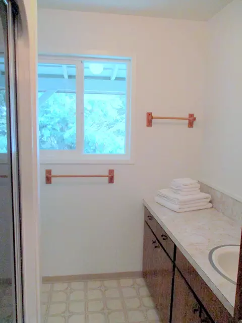 Bath - 414 N Baker Ave, Chiloquin, OR 97624 photo 1 of 3
