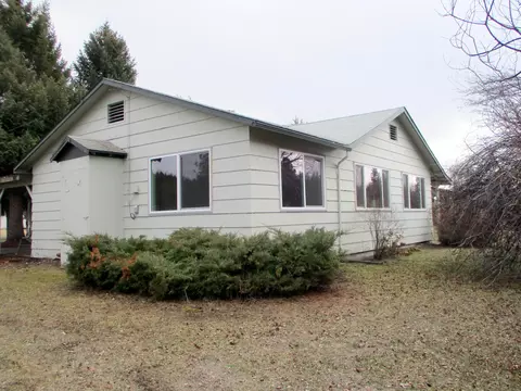 Exterior - 414 N Baker Ave, Chiloquin, OR 97624 photo 3 of 11