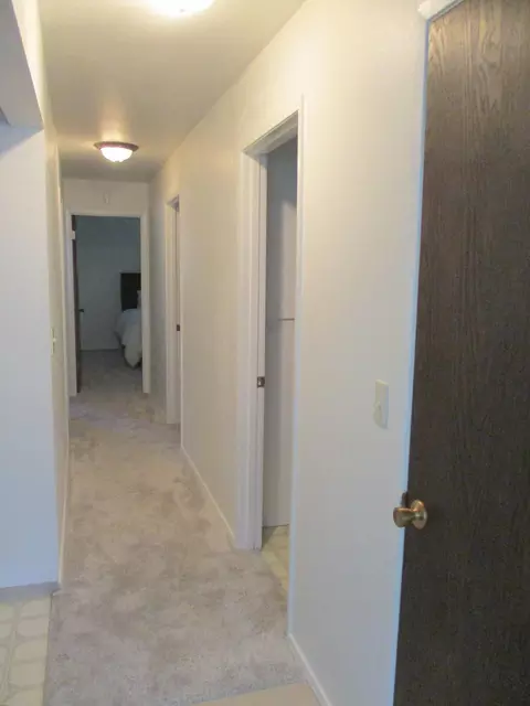 Entry Way - 414 N Baker Ave, Chiloquin, OR 97624 photo 2 of 3
