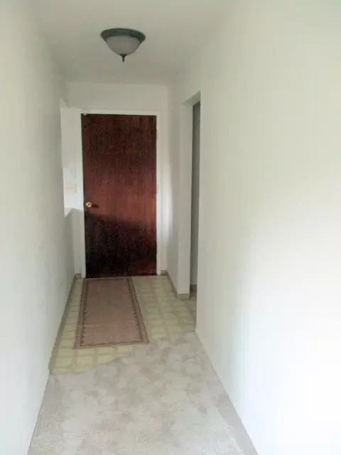 Entry Way - 414 N Baker Ave, Chiloquin, OR 97624 photo 1 of 3