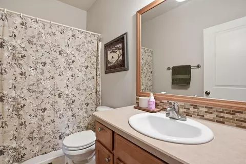 Bath - 20648 Beaumont Dr, Bend, OR 97701 photo 2 of 2
