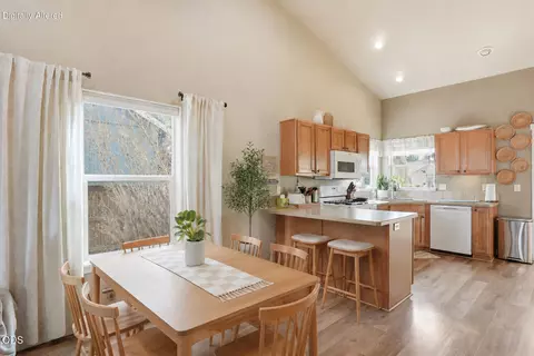Dining - 20648 Beaumont Dr, Bend, OR 97701 photo 1 of 1