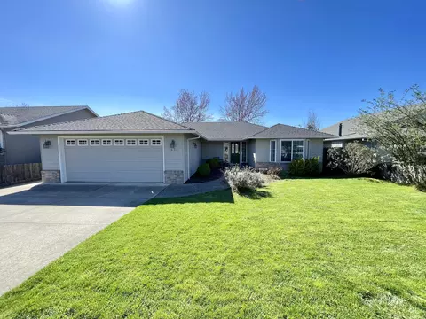 1650 Husker Butte Ln, Medford, OR 97504