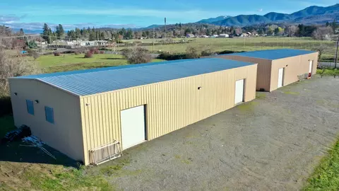 3060 S Stage Rd, Medford, OR 97501