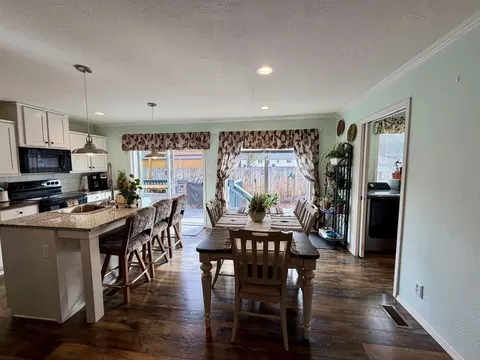 15675 Holiday Ct, La Pine, OR 97739 photo 9