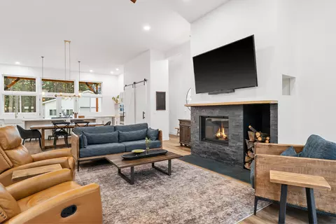 Living - 17133 Norwalk Rd, Bend, OR 97707 photo 1 of 5