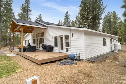 Exterior - 17133 Norwalk Rd, Bend, OR 97707 photo 5 of 9