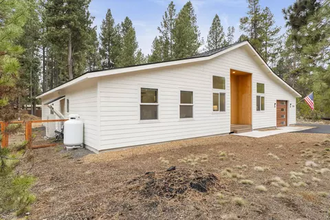 Exterior - 17133 Norwalk Rd, Bend, OR 97707 photo 4 of 9