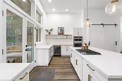 Kitchen - 17133 Norwalk Rd, Bend, OR 97707 photo 1 of 6