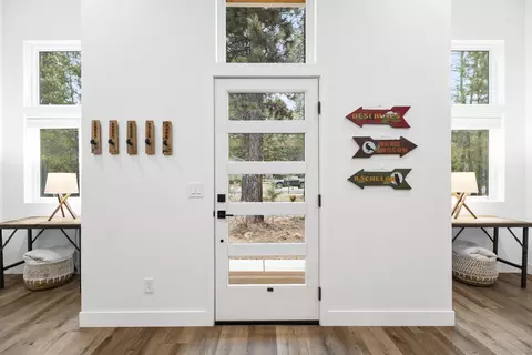 Entry Way - 17133 Norwalk Rd, Bend, OR 97707 photo 2 of 3