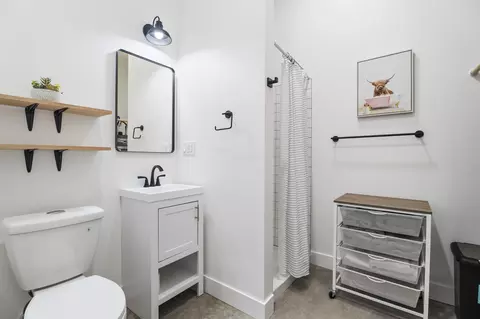 Bath - 17133 Norwalk Rd, Bend, OR 97707 photo 8 of 8