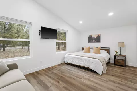 Bedroom - 17133 Norwalk Rd, Bend, OR 97707 photo 1 of 8