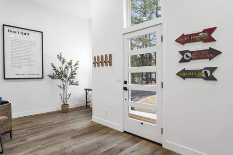 Entry Way - 17133 Norwalk Rd, Bend, OR 97707 photo 3 of 3