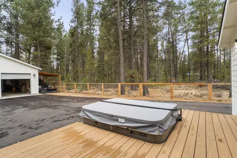 Exterior - 17133 Norwalk Rd, Bend, OR 97707 photo 7 of 9