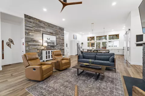 Living - 17133 Norwalk Rd, Bend, OR 97707 photo 2 of 5