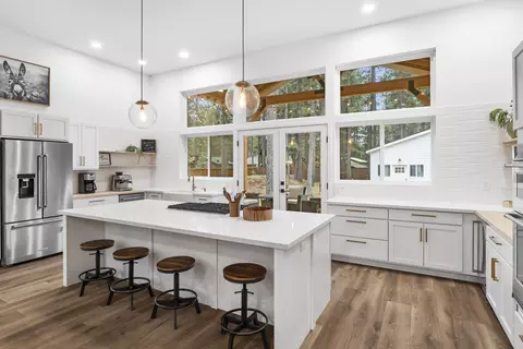 Kitchen - 17133 Norwalk Rd, Bend, OR 97707 photo 2 of 6