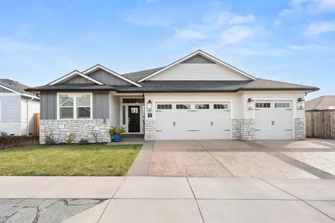 2820 Caldera Ln, Medford, OR 97504