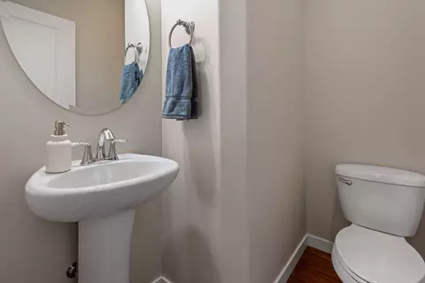 Bath - 62761 Hawkview Rd, Bend, OR 97701 photo 1 of 2