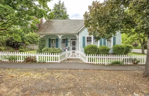 175 N Third St, Jacksonville, OR 97530