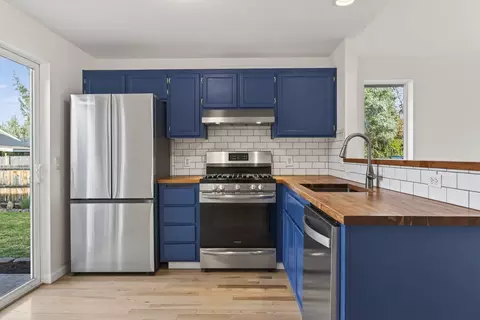 Kitchen - 20810 Cassin Dr, Bend, OR 97701 photo 3 of 5