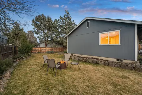 Exterior - 20810 Cassin Dr, Bend, OR 97701 photo 8 of 11
