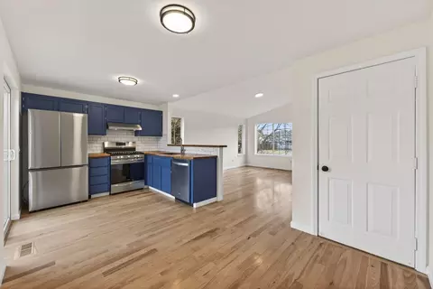 Kitchen - 20810 Cassin Dr, Bend, OR 97701 photo 5 of 5